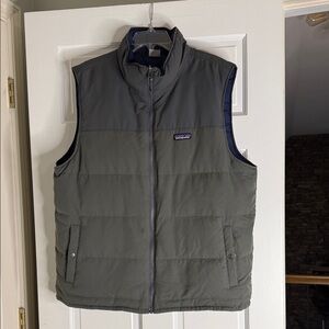 Patagonia Men's Dark Olive Quilted Vest reversible. Blue side.  Xl. See pics.